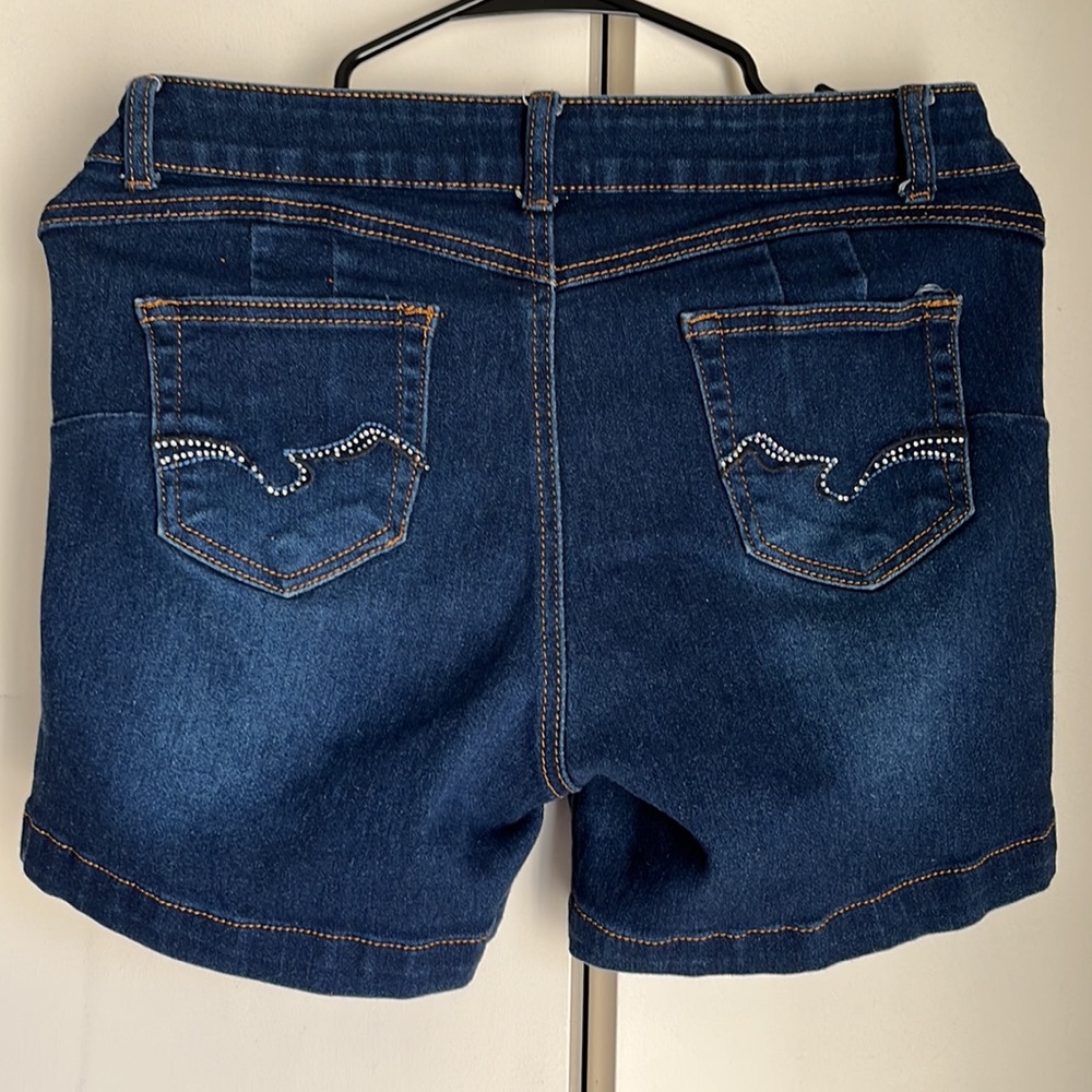 Shorts - Picture 2 of 2